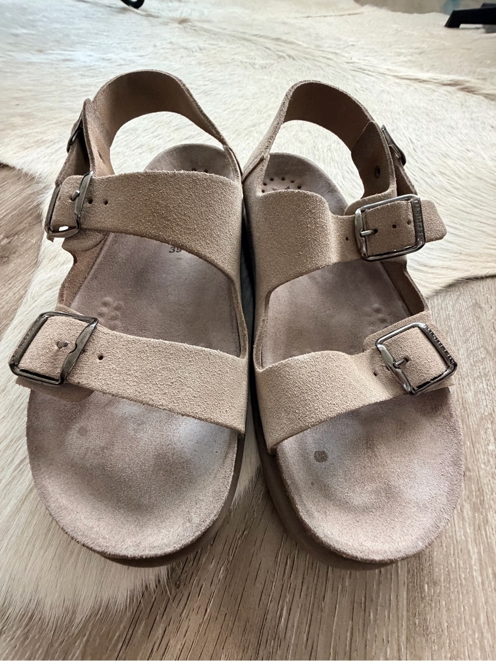 NWOT Mephisto Tan Suede Double Buckle Women’s Sandals